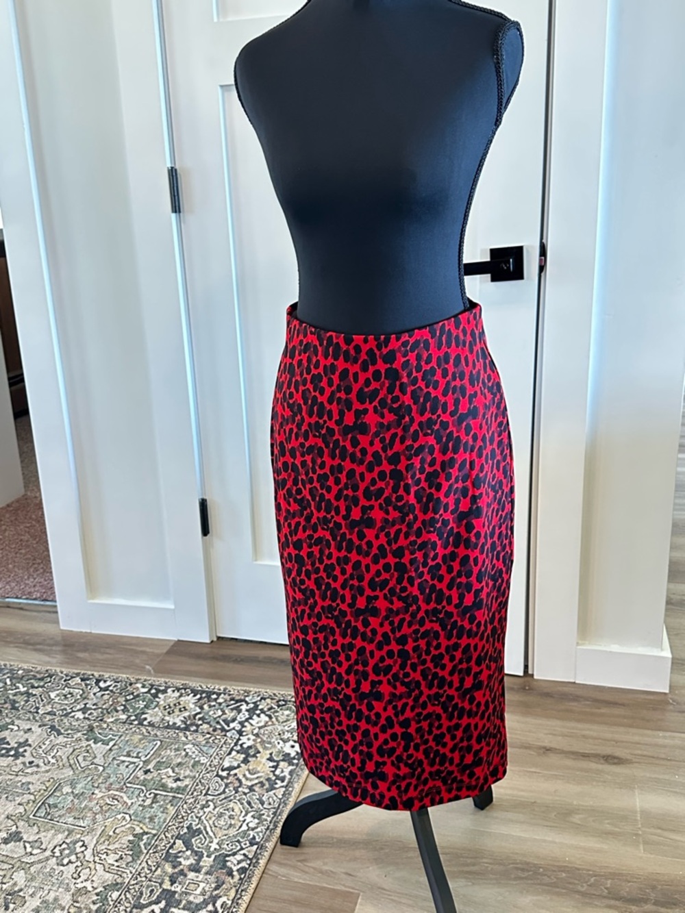 Banana Republic Size 0 Red and Black Leopard Print Pencil Skirt